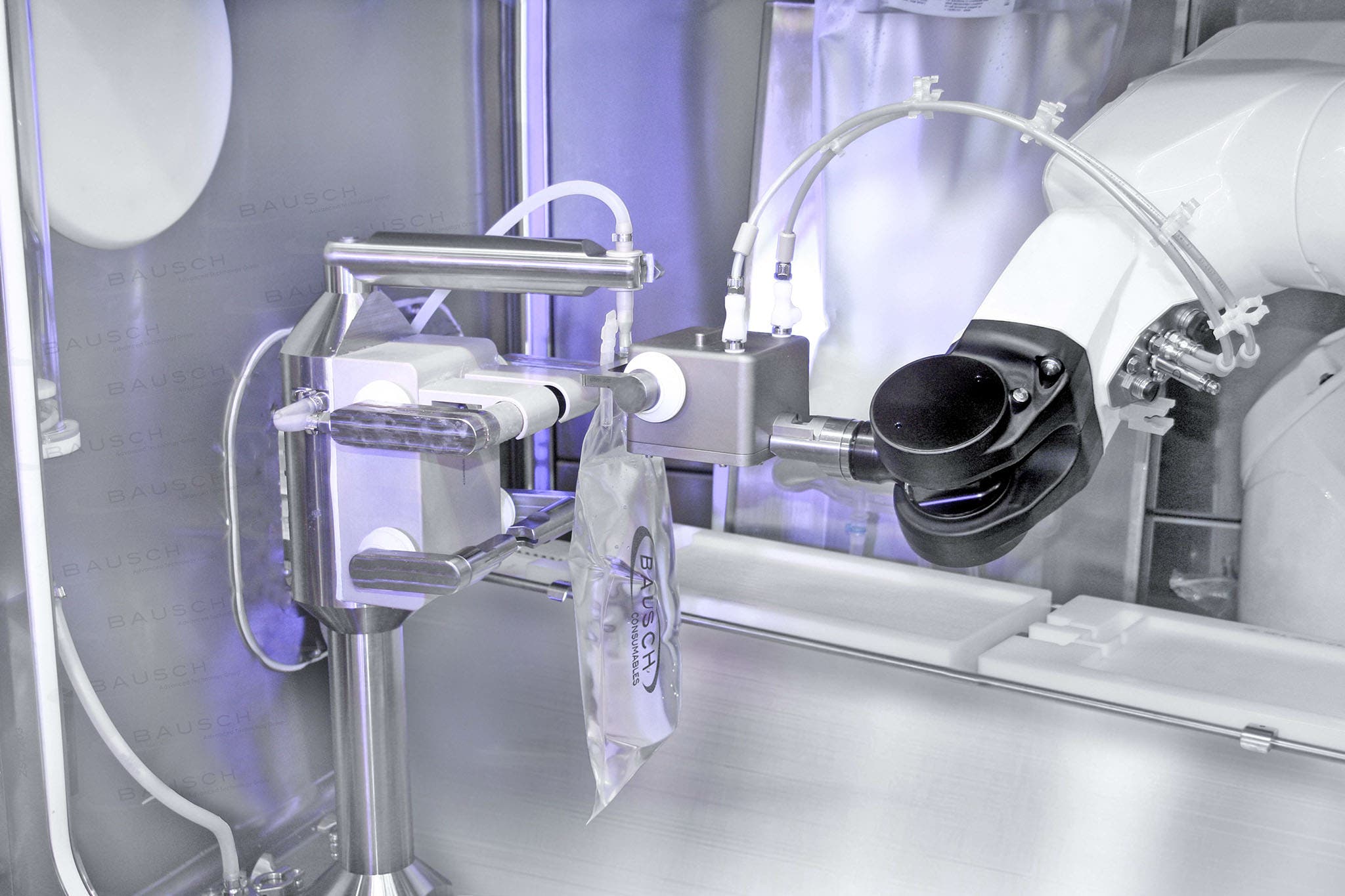 Flexible processing of syringe vials and IV bags with robot