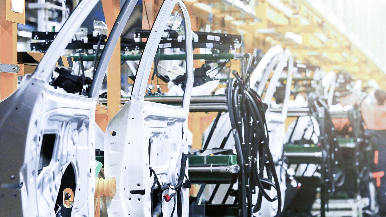 Car production, waiting for the car door to be installed; Shutterstock ID 1038014098; purchase_order: Braun, Corina