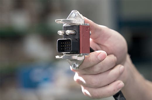 Detail image with safe and loss-free energy transmission with CombiTac