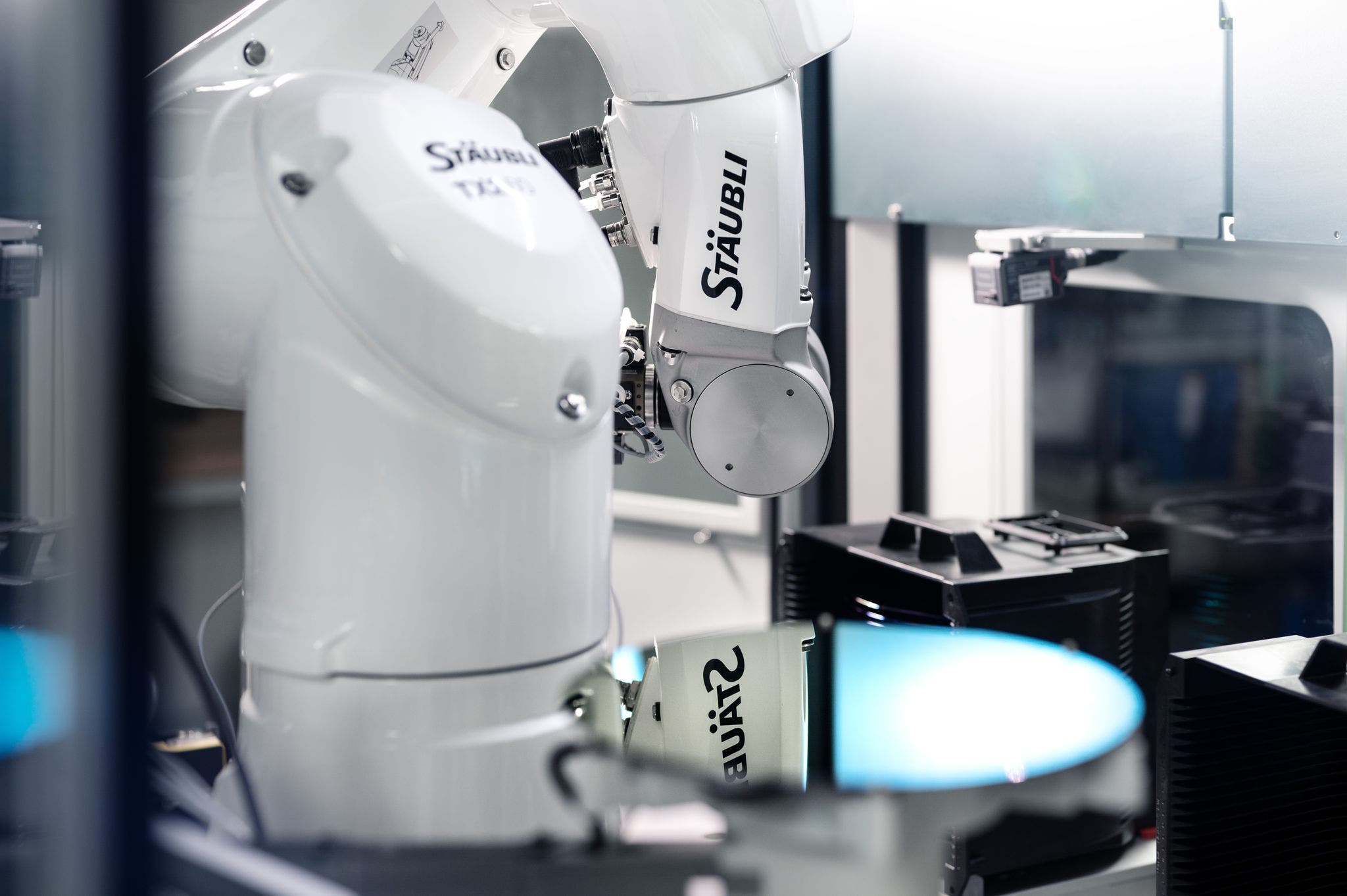 Stäubli TX2-60 SCR robot handles wafer