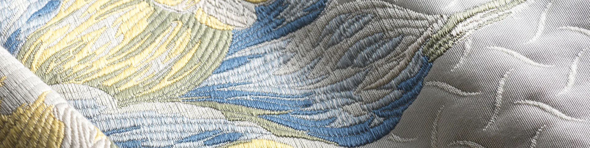 Die Jacquardmaschinen von Stäubli umfassen eine vollständige Palette von Formaten mit 64 bis 52.000 Haken für die Herstellung aller Arten von Flachgeweben, Frotteestoffen und technischen Geweben.