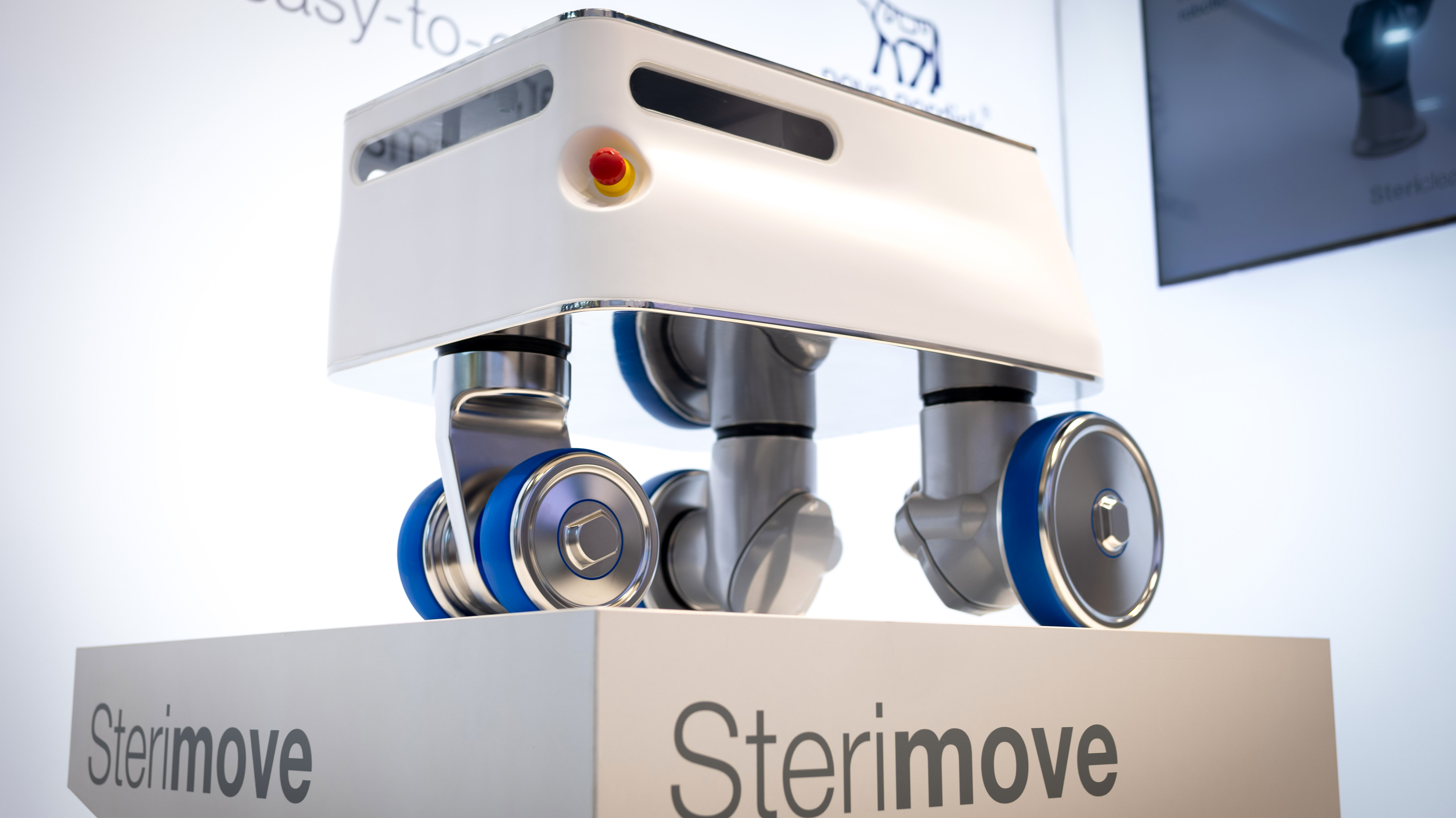 Sterimove mobile pharma robot
