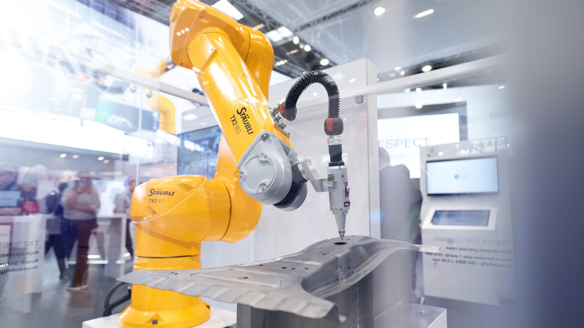 TX2-160L HDP laser cutting robot