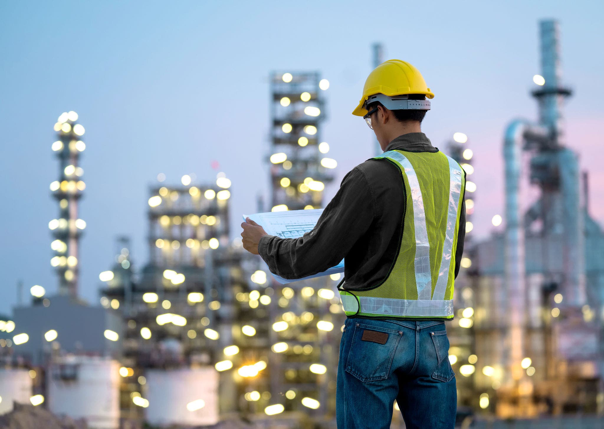 Refinery industry engineer  wearing PPE at refinery construction site; Shutterstock ID 1721112466; purchase_order: Jasmin Zehnder