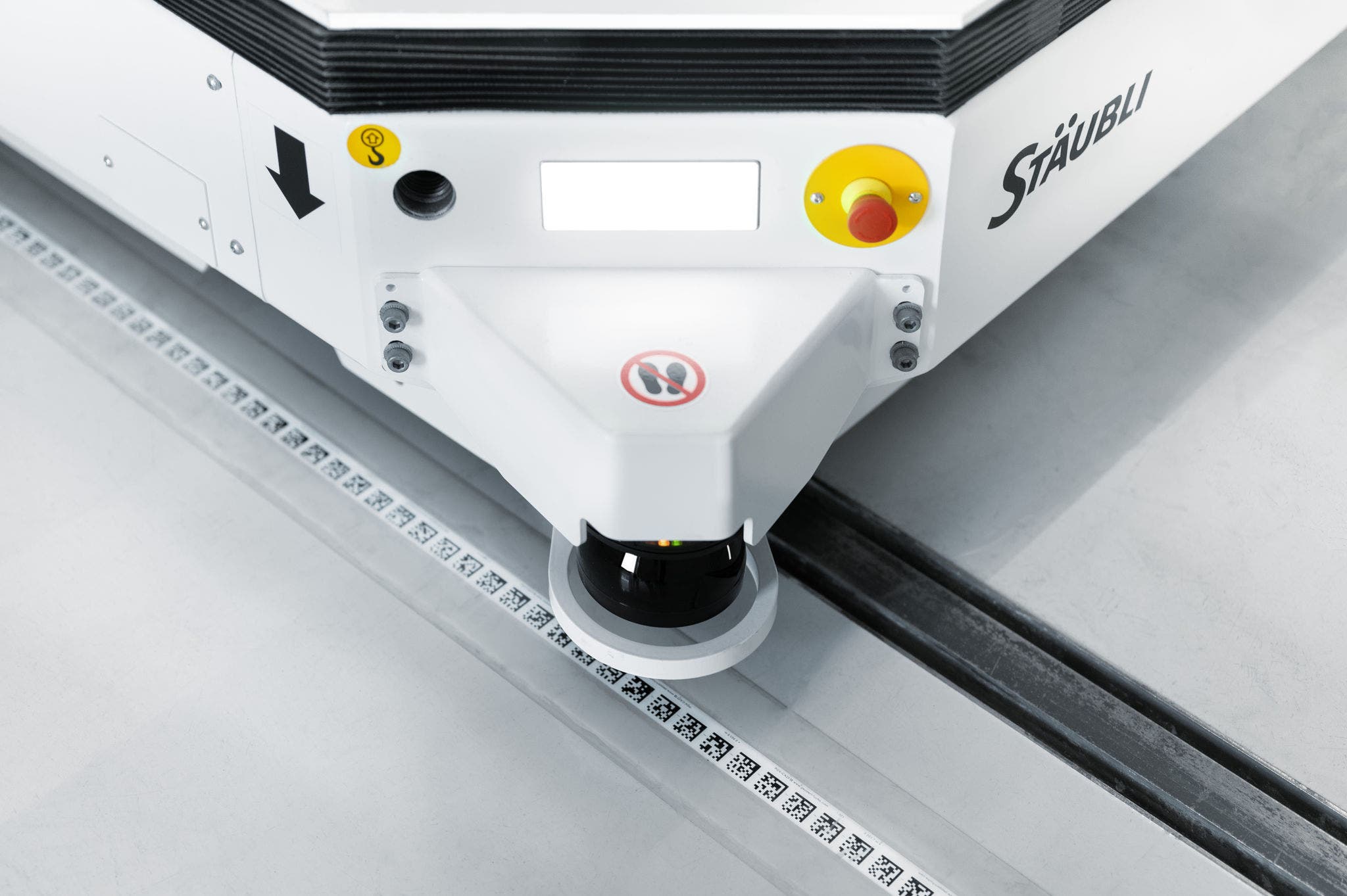 High position accuracy When entering the handover stations, the PF6 is guided by data matrix code for a high position accuracy (+- 5mm).