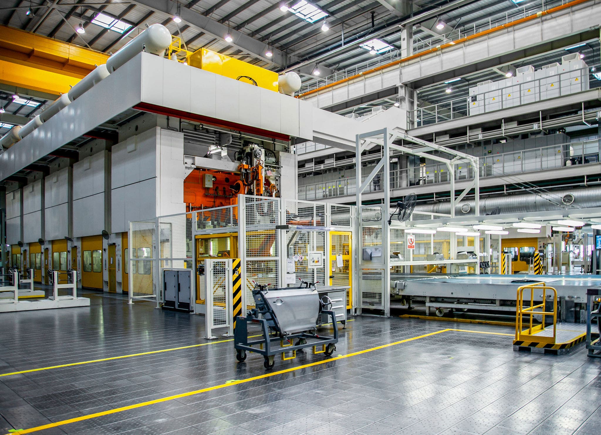 Automotive production press shop scene; Shutterstock ID 1139544845; purchase_order: Dtäubli; job: ; client: ; other: 