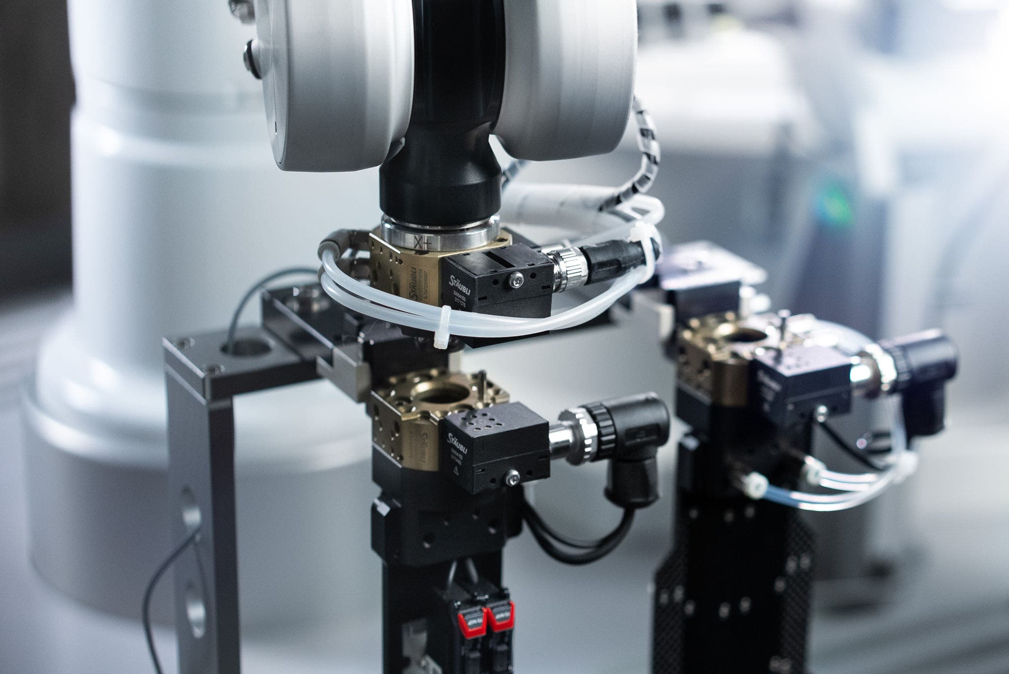 Stäubli TX2-60 SCR robot handles wafer