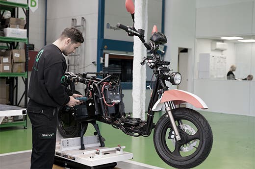 Detail image with connector mounting on Silence electric motorbike