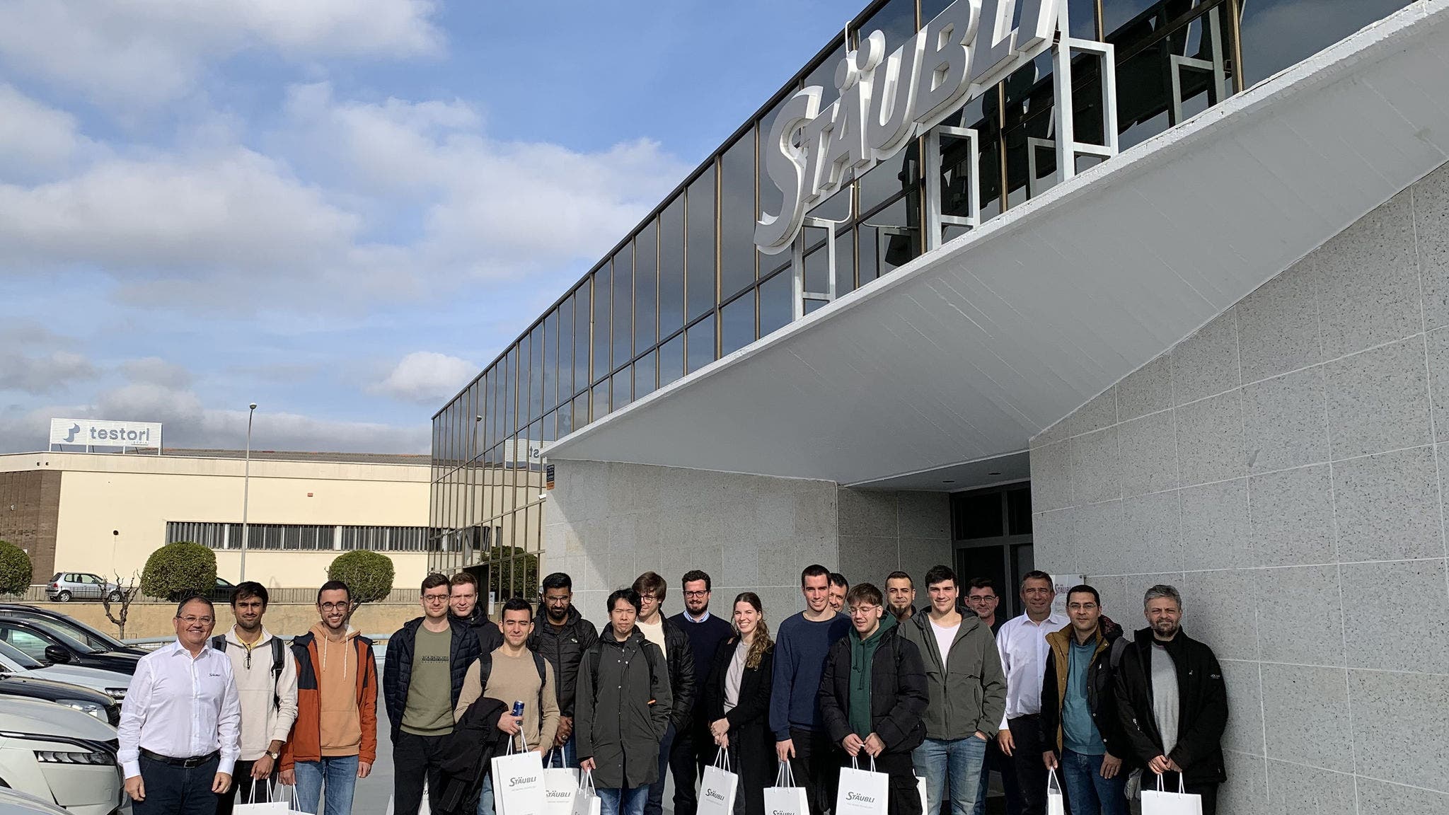 Tuesday, January 30th, 2024, we received a visit from students from ETSEIB – ESCOLA TÈCNICA SUPERIOR D’ENGINYERIA INDUSTRIAL DE BARCELONA – UPC.