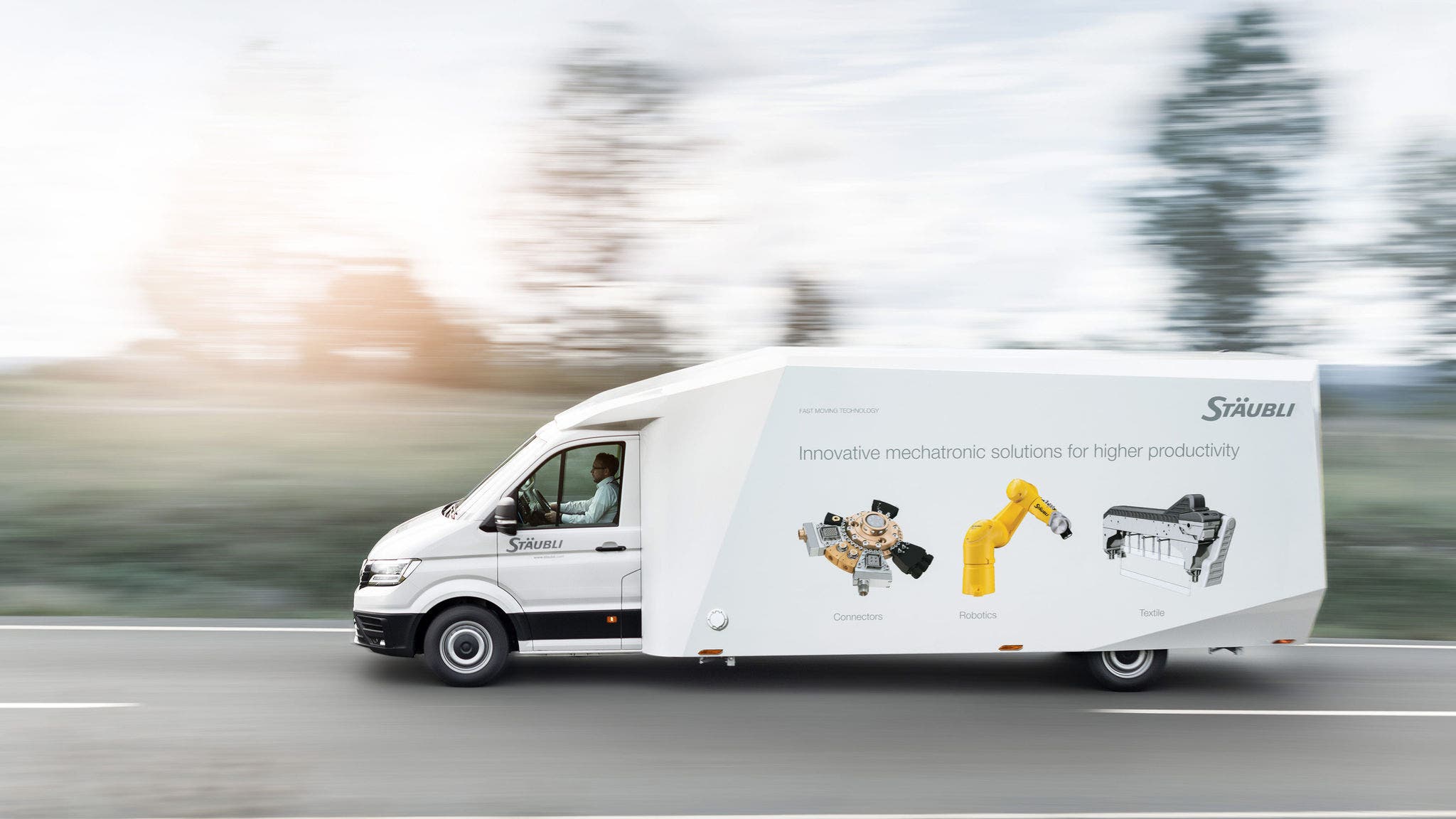 Découvrez notre camion équipé de tous nos systèmes de changement d’outils STÄUBLI et des composants EOAT.