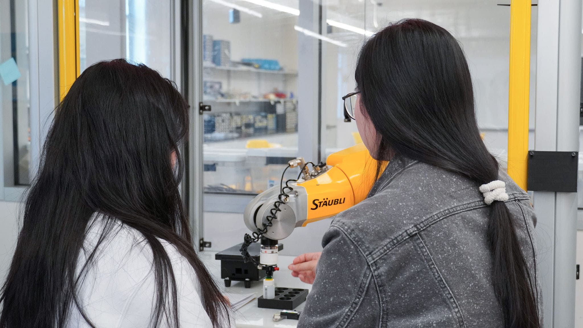 2 students with staubli robot