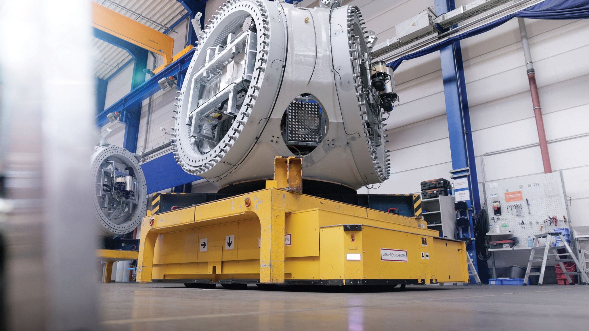 Assembly line for building on-shore wind power turbine