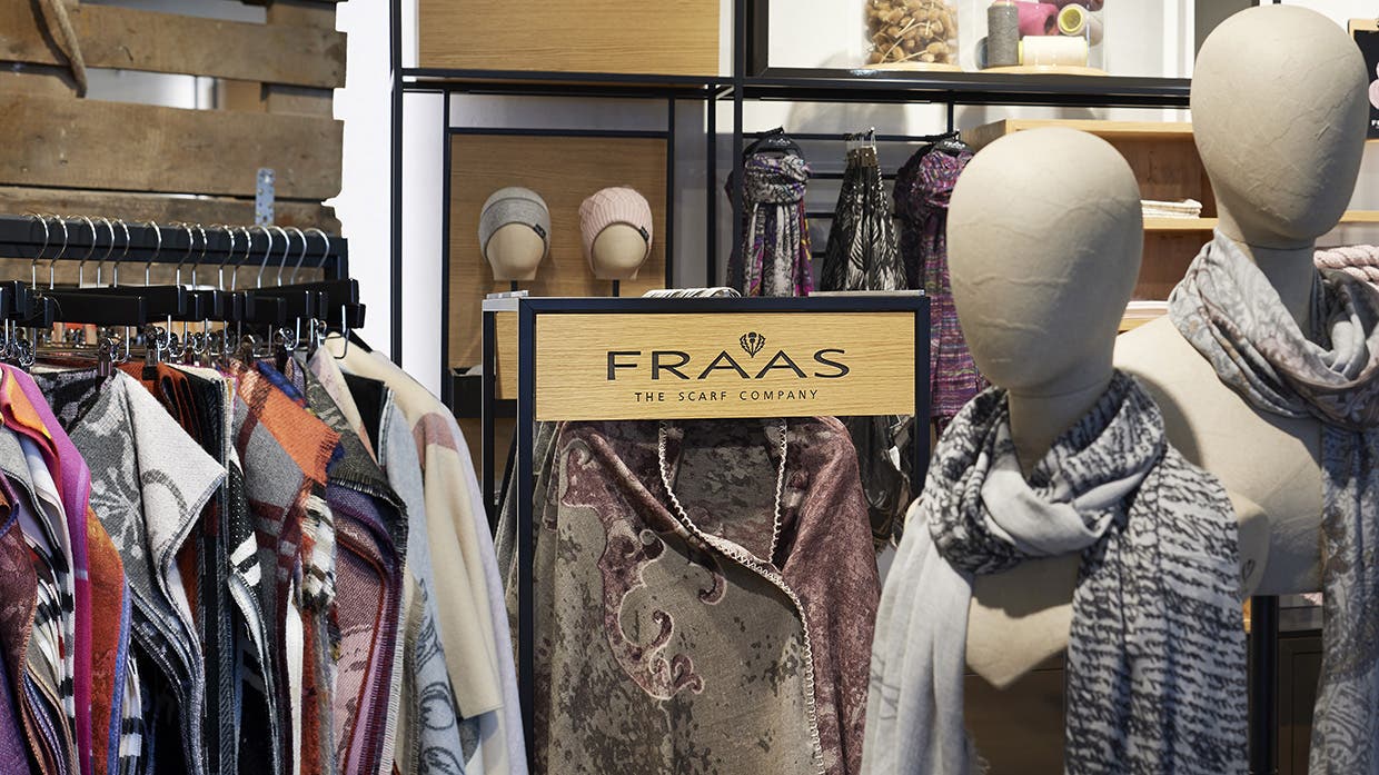 Scarves producer V. FRAAS GmbH relys on agile Stäubli solutions for a diversified range.