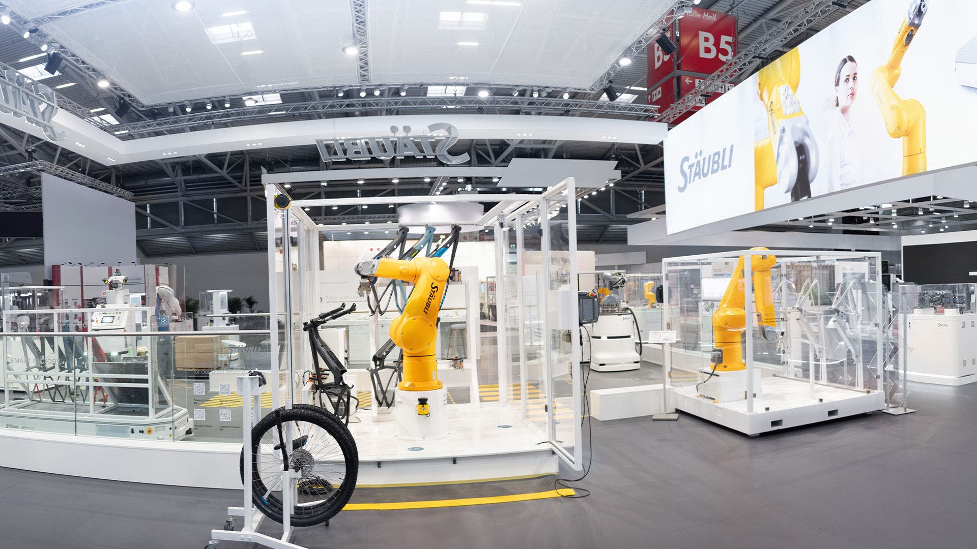 Automatica bike assembly cell 