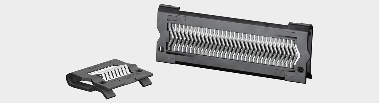 Header image with connecting element ClipLam-CL-T, especially dedicated to provide a pluggable electrical connection between two double-pole insulated busbars.