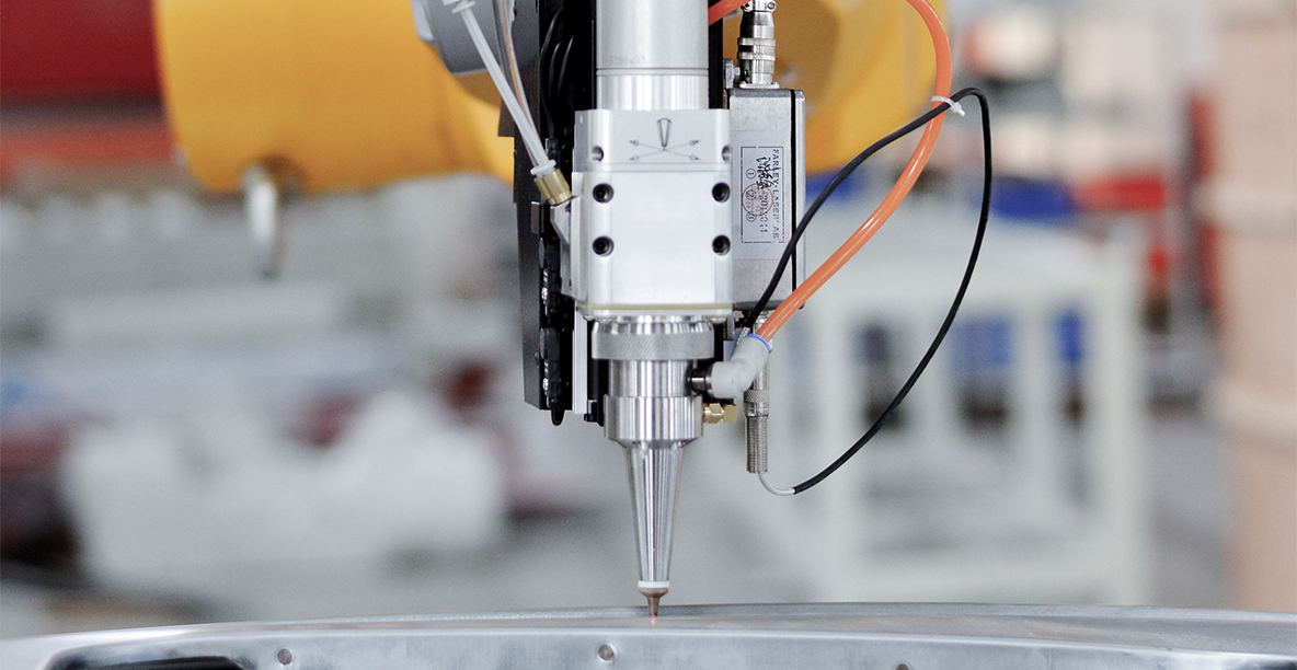 Laser cutting with Stäubli RX160 robots at Hyundai
