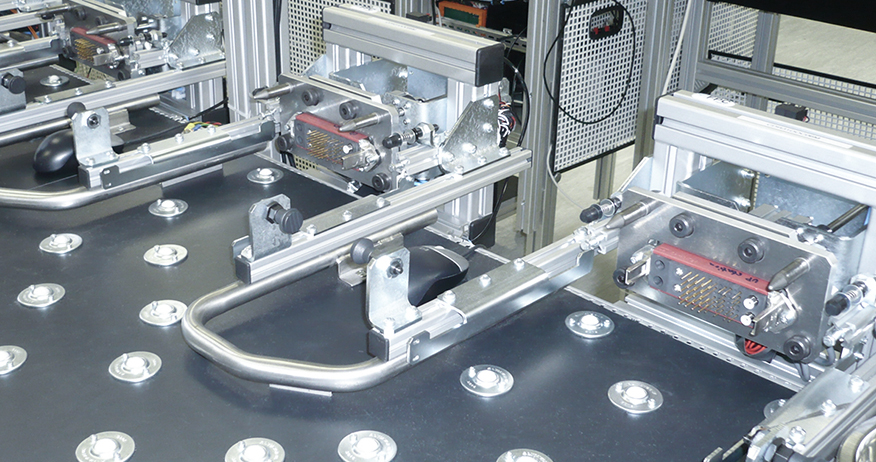 Product image with automatic testing lines, dedicated to the CombiTac system