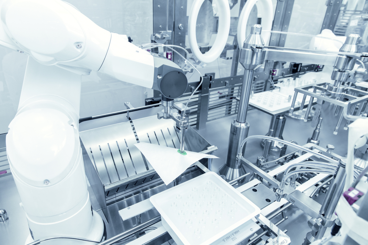Three Stericlean robots create the prerequisites for flexible and hygienic handling.