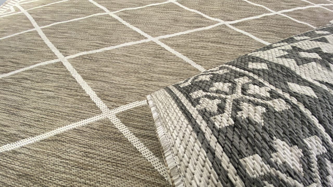 Reversible sisal carpet with two different designs, woven on ALPHA 560 UNIVERSAL weaving machine